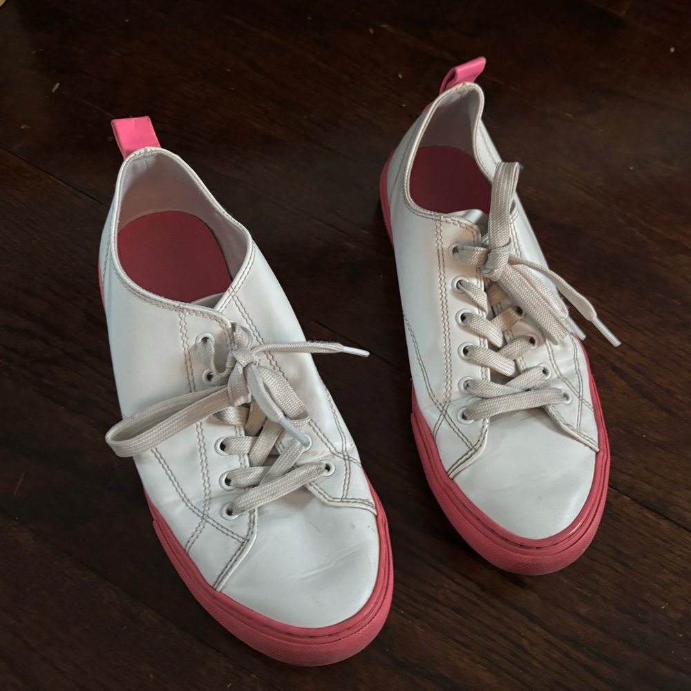 White sneaker with pink sole